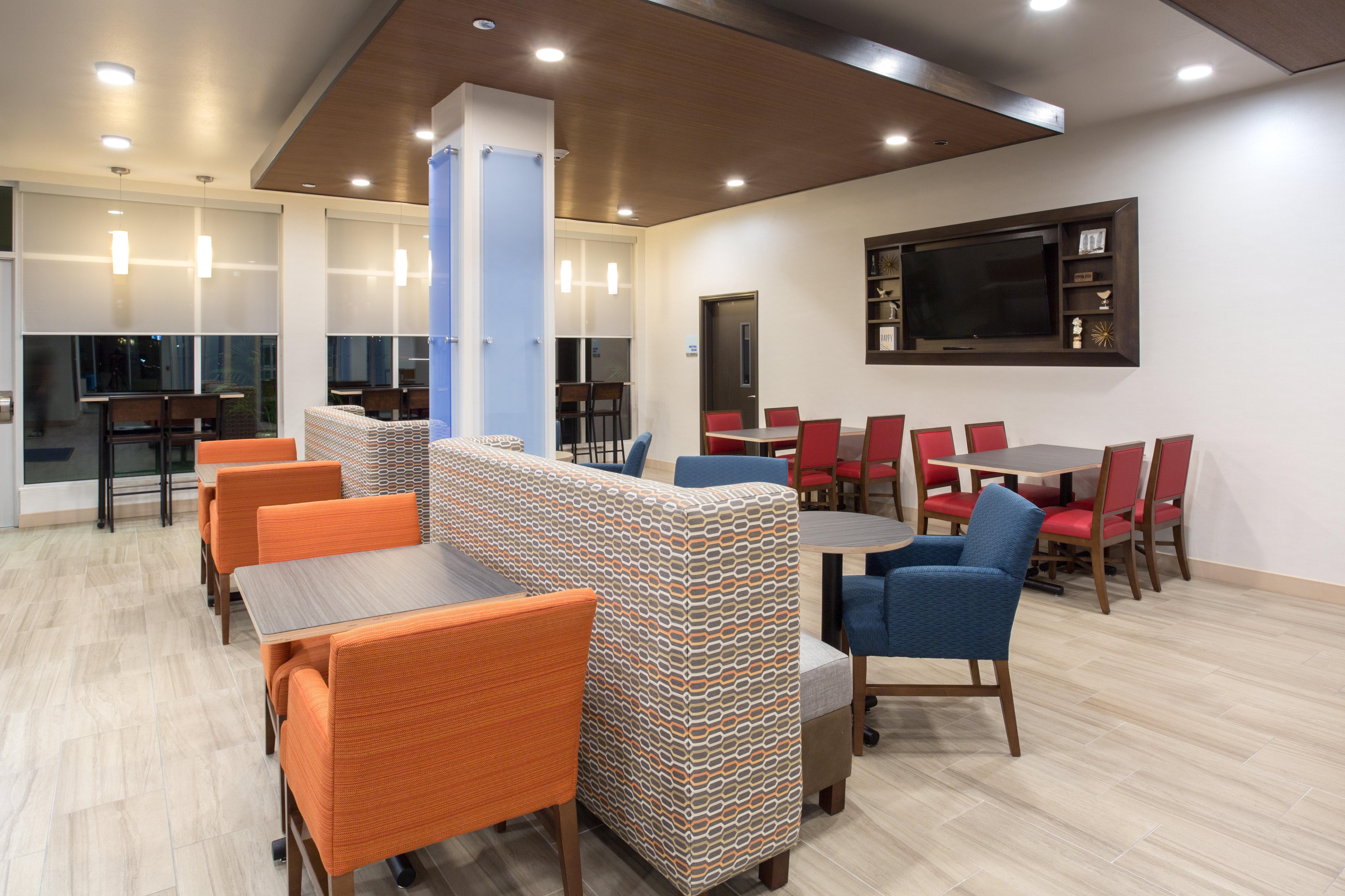 Holiday Inn Express & Suites Lincoln I - 80 By Ihg Exteriör bild